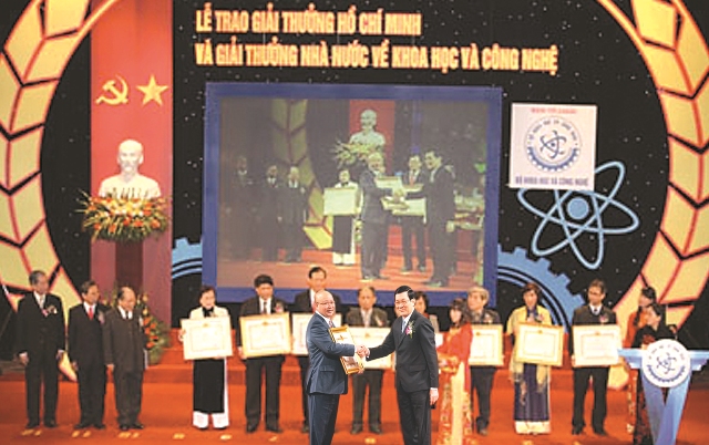 Xí nghiệp cơ khí Quang Trung tự hào nhận Giải thưởng Hồ Chí Minh về Khoa học- Công nghệ