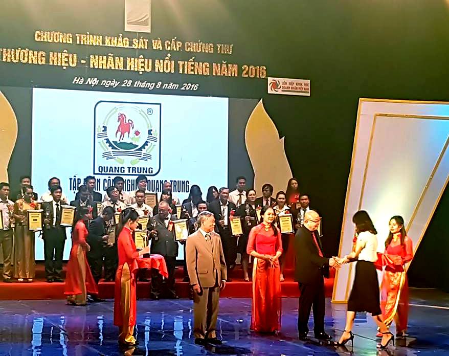 Đèn Led Quang Trung đạt top 100 thương hiệu- nhãn hiệu nổi tiếng